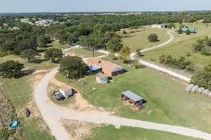 917 Cole Ln, Bowie, TX 76230 - Photo 40