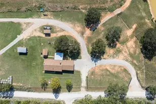 917 Cole Ln, Bowie, TX 76230 - Photo 38