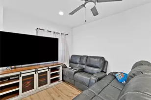 1104 E Mulkey St, Fort Worth, TX 76104 - Photo 8