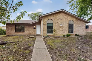 2107 Rockwood Dr, Carrollton, TX 75007 - Photo 2