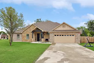 342 W Huffman St, Krum, TX 76249 - Photo 2