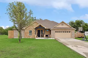 342 W Huffman St, Krum, TX 76249 - Photo 1