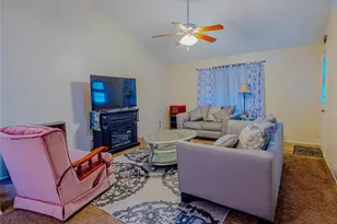 404 Jones St, Cedar Hill, TX 75104 - Photo 2