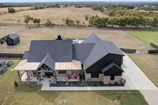 6810 Hunnington Dr, Sanger, TX 76266 - Photo 2