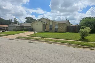 7533 Parkwood Ln, Fort Worth, TX 76133 - Photo 2