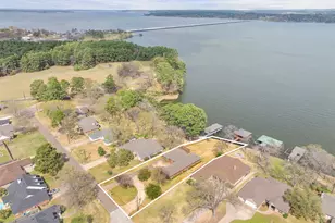 22766 Diamond Bay Dr, Frankston, TX 75763 - Photo 2