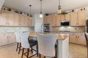 2228 Condor St, Grand Prairie, TX 75052 - Photo 14