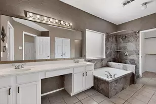 624 Babbling Brook Dr, Saginaw, TX 76179 - Photo 2