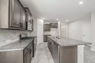 913 Stamford Way, Fort Worth, TX 76247 - Photo 8