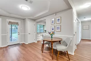 2828 Oak Forest Dr, Grapevine, TX 76051 - Photo 2