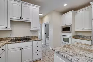 3937 Valley View Ln, Flower Mound, TX 75022 - Photo 10