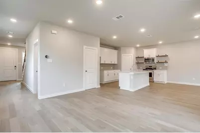 4525 Hogans Alley Drive, Arlington, TX 76001 - Photo 2