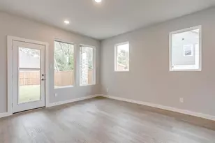 4525 Hogan's Alley Dr, Arlington, TX 76001 - Photo 8