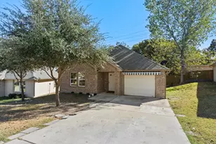 2914 Victorian Forest Dr, Dallas, TX 75227 - Photo 2