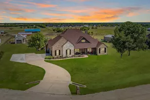 6124 High Meadows Dr, Krum, TX 76249 - Photo 2