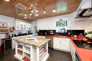 803 Brookhurst Dr, Dallas, TX 75218 - Photo 16