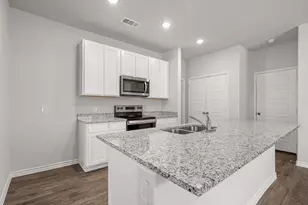 933 Rocket Plane Dr, Fort Worth, TX 76131 - Photo 4