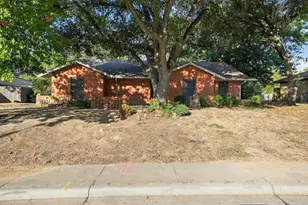 1017 Denmark St, Grand Prairie, TX 75050 - Photo 2