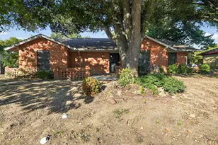 1017 Denmark St, Grand Prairie, TX 75050 - Photo 4