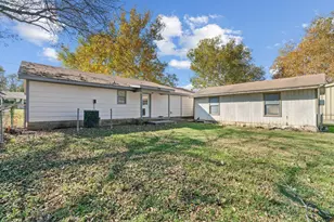 302 W Decatur St, Chico, TX 76431 - Photo 30