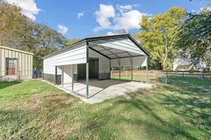 302 W Decatur St, Chico, TX 76431 - Photo 32