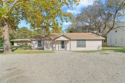 302 W Decatur Street, Chico, TX 76431 - Photo 4
