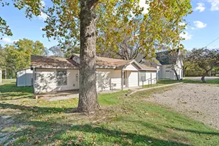 302 W Decatur St, Chico, TX 76431 - Photo 2