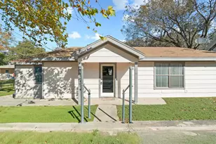 302 W Decatur St, Chico, TX 76431 - Photo 1