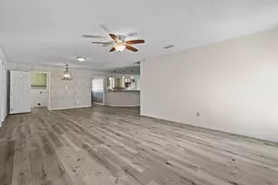 302 W Decatur St, Chico, TX 76431 - Photo 8