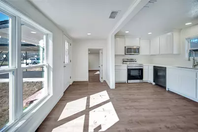 402 W College Street, Jacksboro, TX 76458 - Photo 12