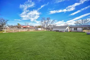 402 W College St, Jacksboro, TX 76458 - Photo 32