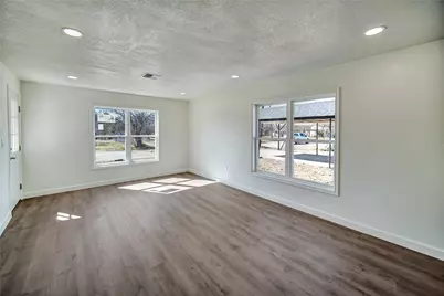 402 W College Street, Jacksboro, TX 76458 - Photo 10