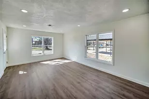 402 W College St, Jacksboro, TX 76458 - Photo 10