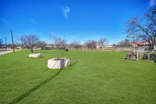 402 W College St, Jacksboro, TX 76458 - Photo 26