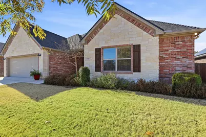 906 Chestnut Grove Drive, Cleburne, TX 76033 - Photo 2