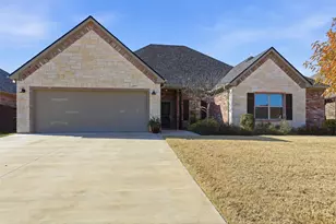 906 Chestnut Grove Dr, Cleburne, TX 76033 - Photo 2