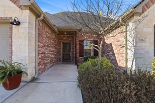 906 Chestnut Grove Dr, Cleburne, TX 76033 - Photo 4