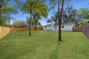 214 Santa Cruz Ct, Grand Prairie, TX 75051 - Photo 32