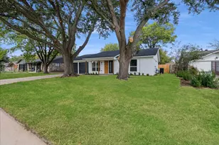 214 Santa Cruz Ct, Grand Prairie, TX 75051 - Photo 4