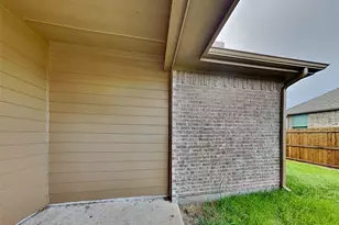 162 Camelia St, Garland, TX 75043 - Photo 16