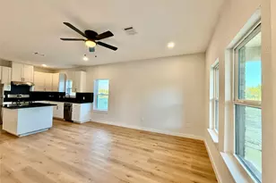 308 SW 14th St, Mineral Wells, TX 76067 - Photo 2