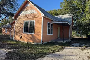 309 Elmo St, Cleburne, TX 76031 - Photo 2