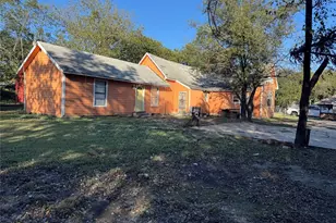 309 Elmo St, Cleburne, TX 76031 - Photo 4