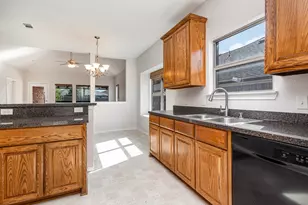 803 Bahar Ct, Arlington, TX 76010 - Photo 4