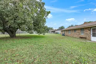 1207 Zahara St, Bowie, TX 76230 - Photo 20