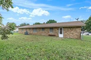 1207 Zahara St, Bowie, TX 76230 - Photo 32