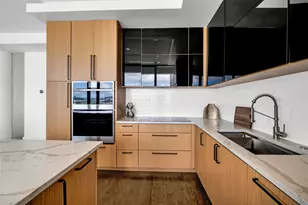 2408 Victory Park Ln, Dallas, TX 75219 - Photo 10