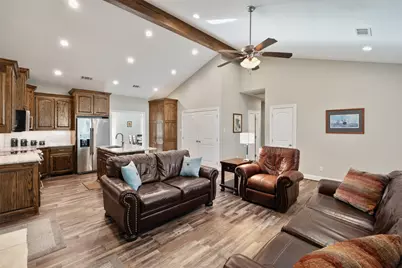 111 Bexar Street, Mabank, TX 75147 - Photo 4