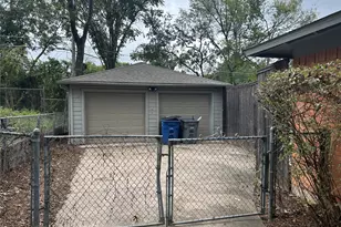 888 Berkinshire Dr, Dallas, TX 75218 - Photo 14