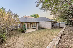 620 Gwyndellons Ln, Grand Prairie, TX 75052 - Photo 32